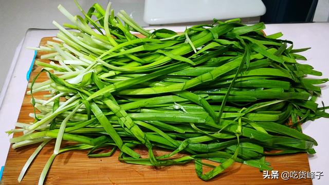 怎么调韭菜饺子馅更好吃（调韭菜饺子馅时）