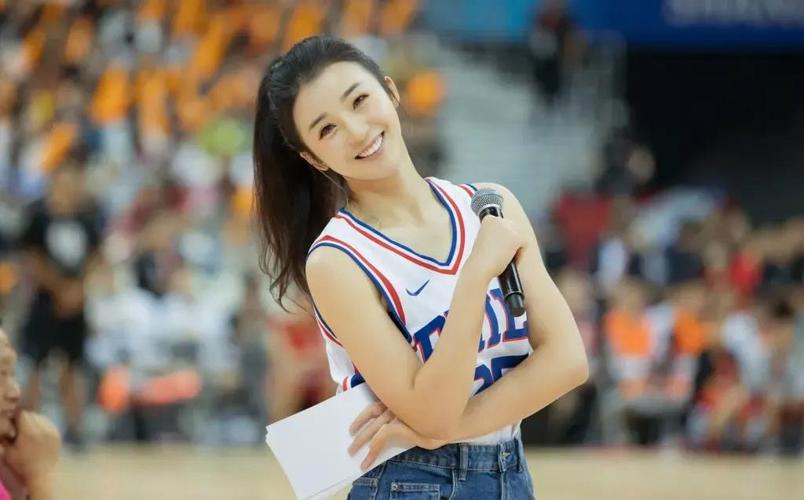 腾讯体育NBA美女主播美娜：主持演艺两开花，六年职业生涯赚取千万收入