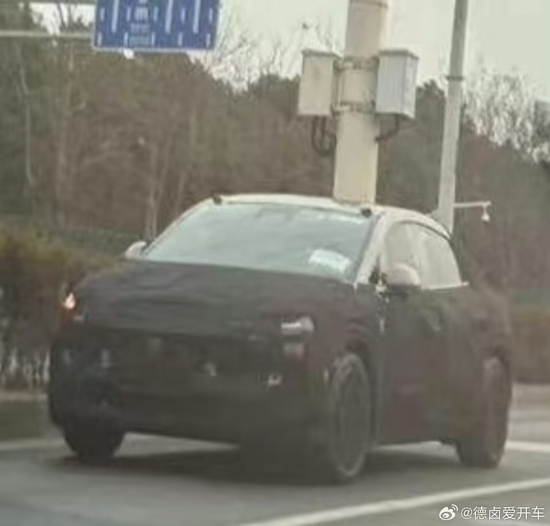 蔚来子品牌首款车型谍照曝光，将对标特斯拉Model Y